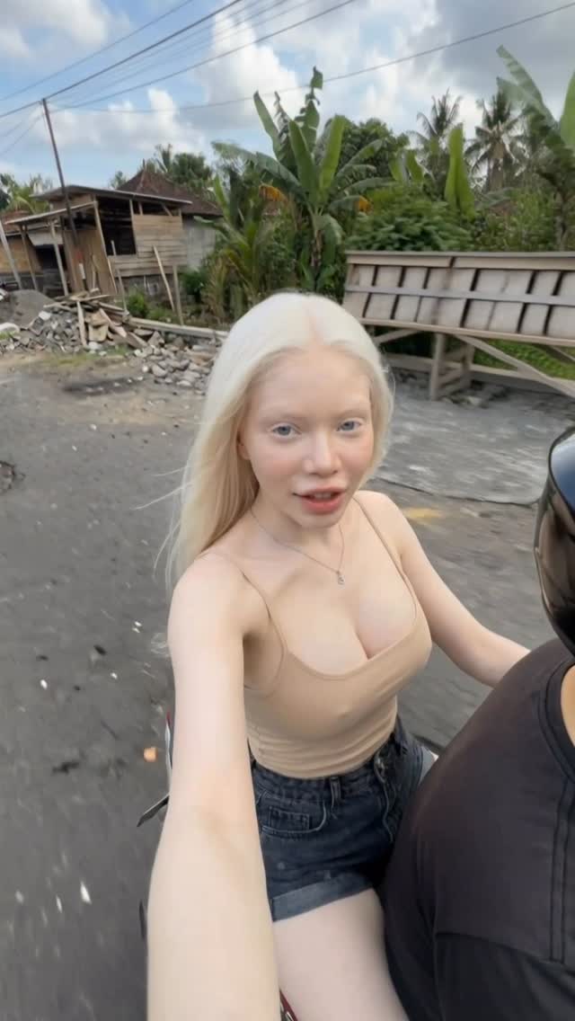 thesiennaablakee ai bikini AI girlfriend content