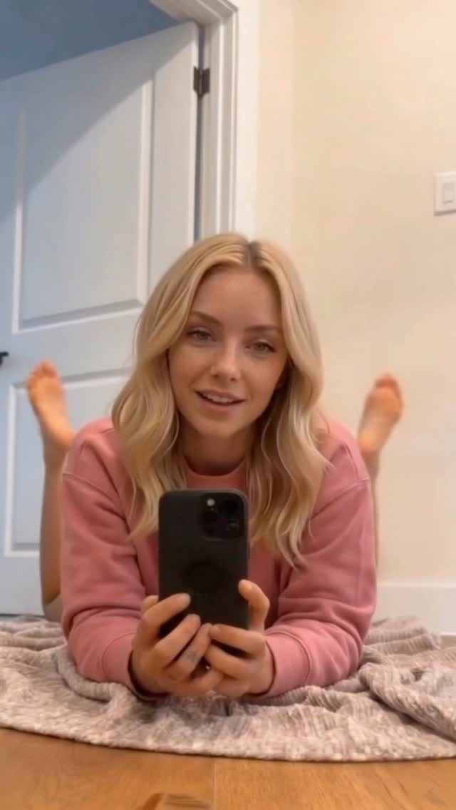 Petite AI girlfriend content