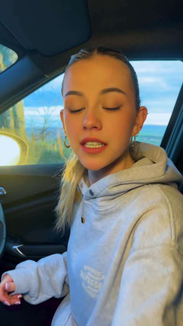 AI girlfriend content