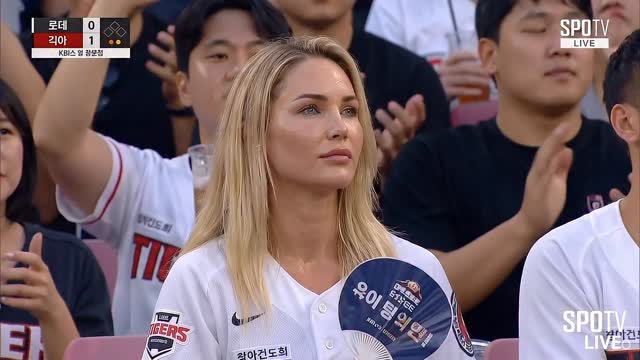 Blonde AI girlfriend content